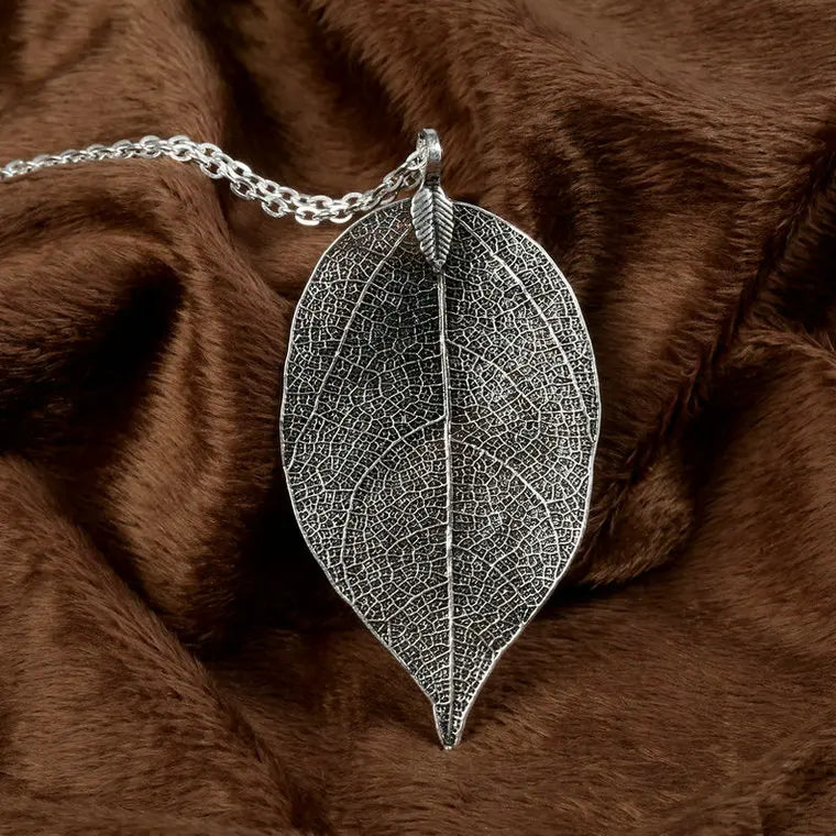 Nature-Inspired Leaf Pendant Necklace