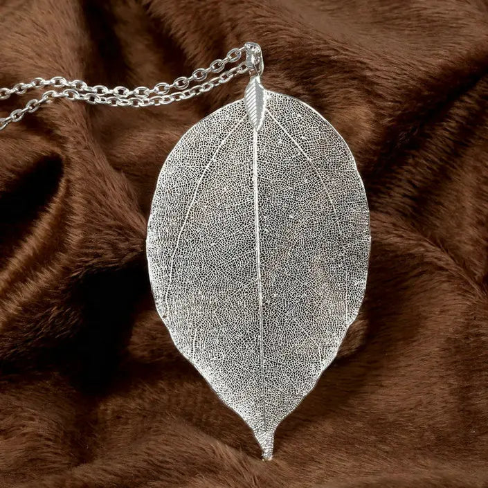 Nature-Inspired Leaf Pendant Necklace