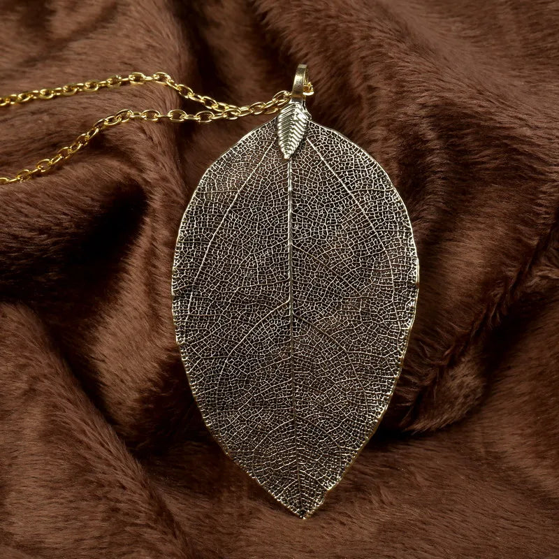 Nature-Inspired Leaf Pendant Necklace