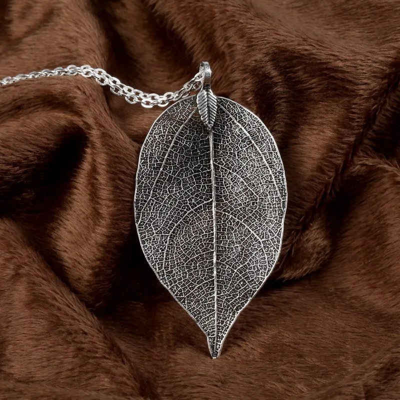 Nature-Inspired Leaf Pendant Necklace
