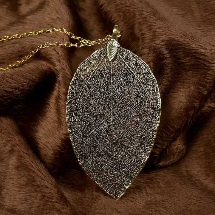 Nature-Inspired Leaf Pendant Necklace