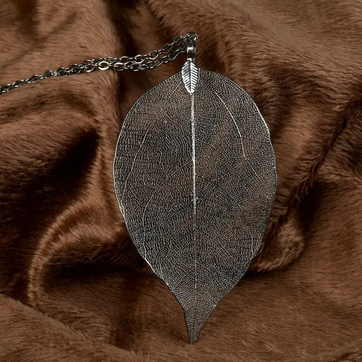 Nature-Inspired Leaf Pendant Necklace