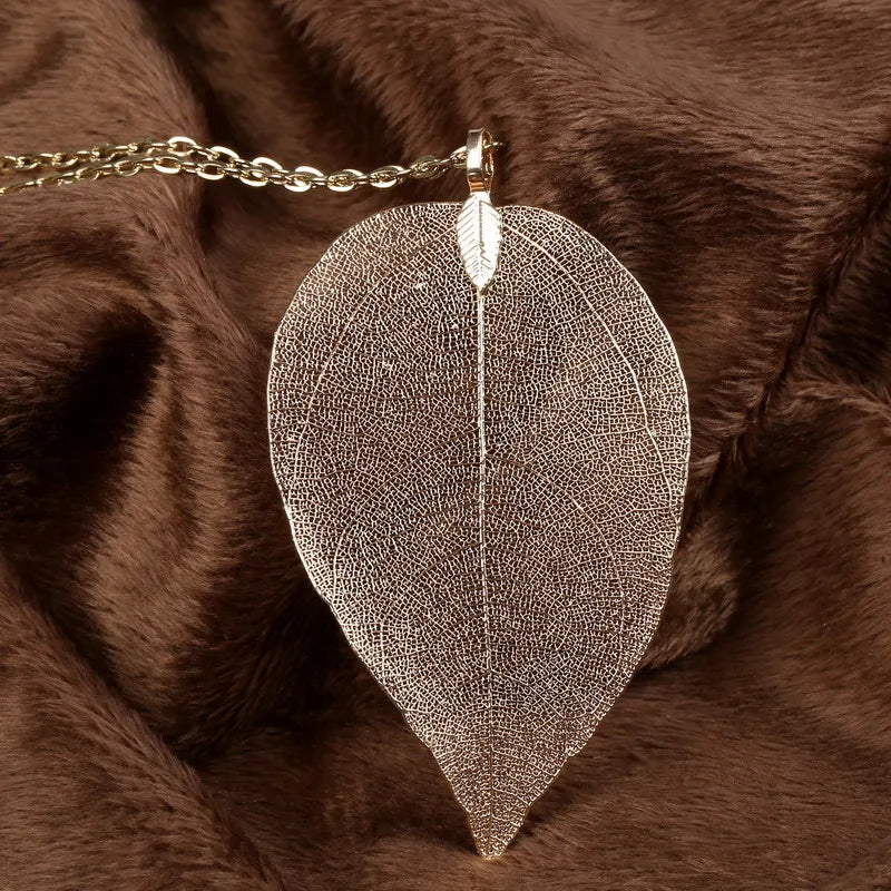 Nature-Inspired Leaf Pendant Necklace