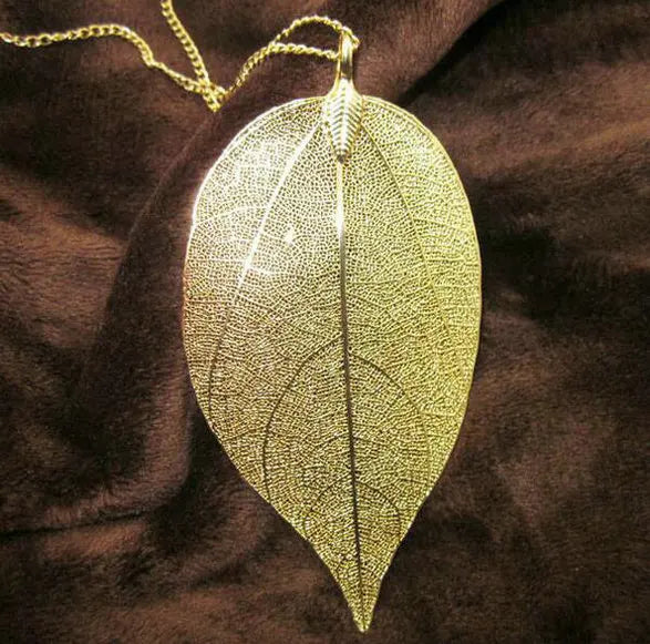 Nature-Inspired Leaf Pendant Necklace