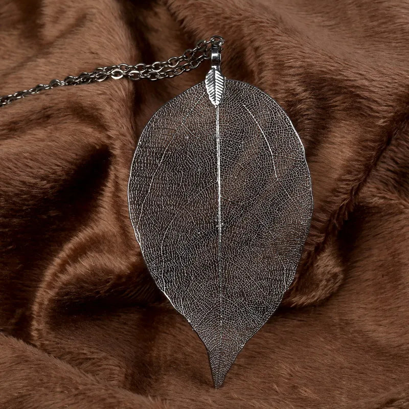 Nature-Inspired Leaf Pendant Necklace