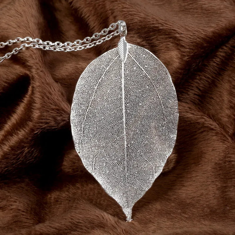 Nature-Inspired Leaf Pendant Necklace