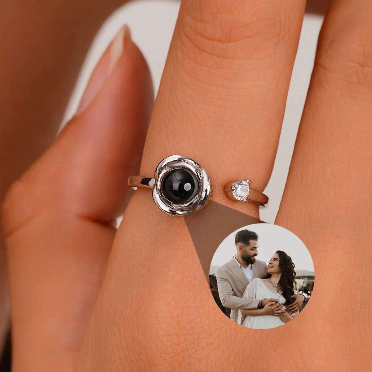 Memory-Projecting Rose Ring