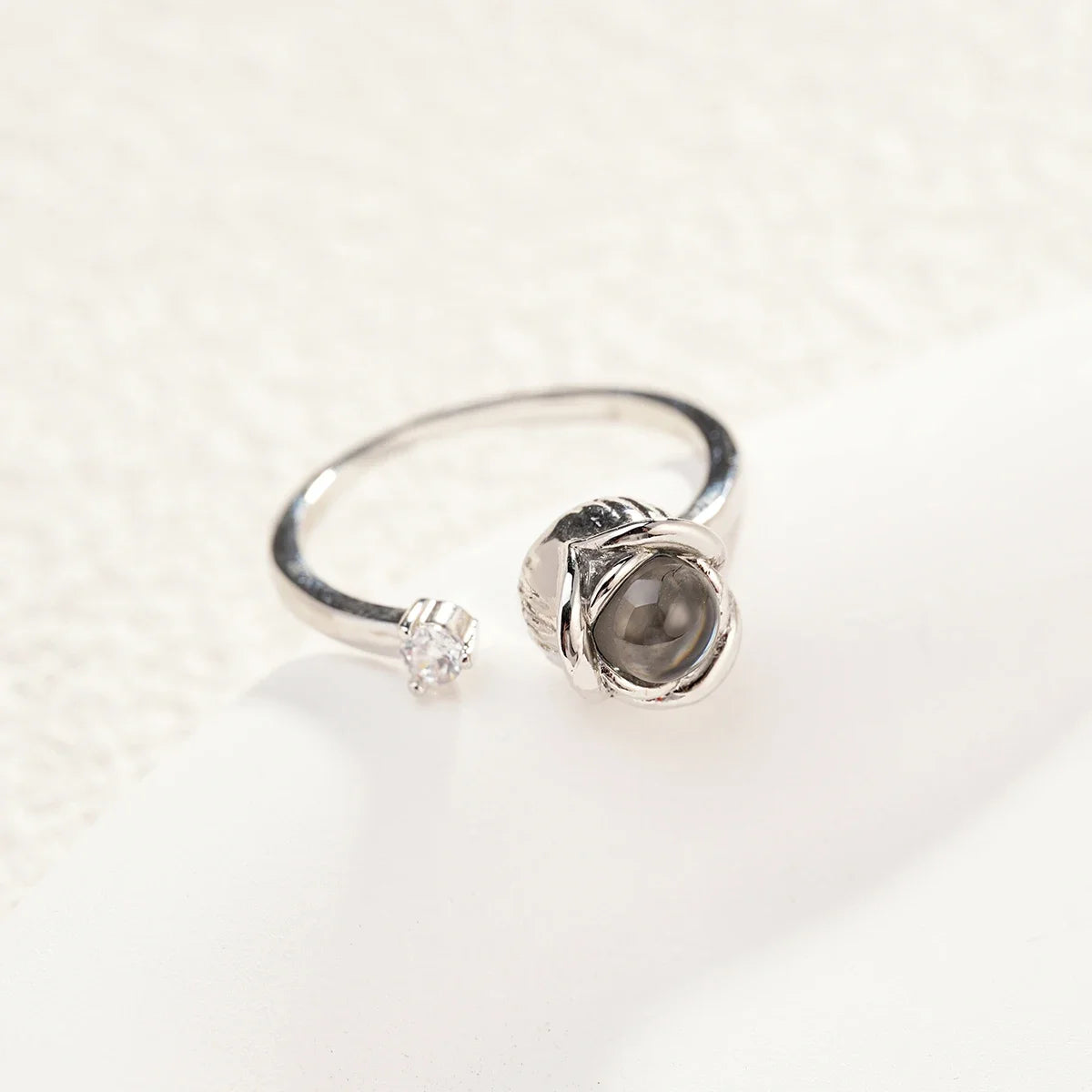 Memory-Projecting Rose Ring